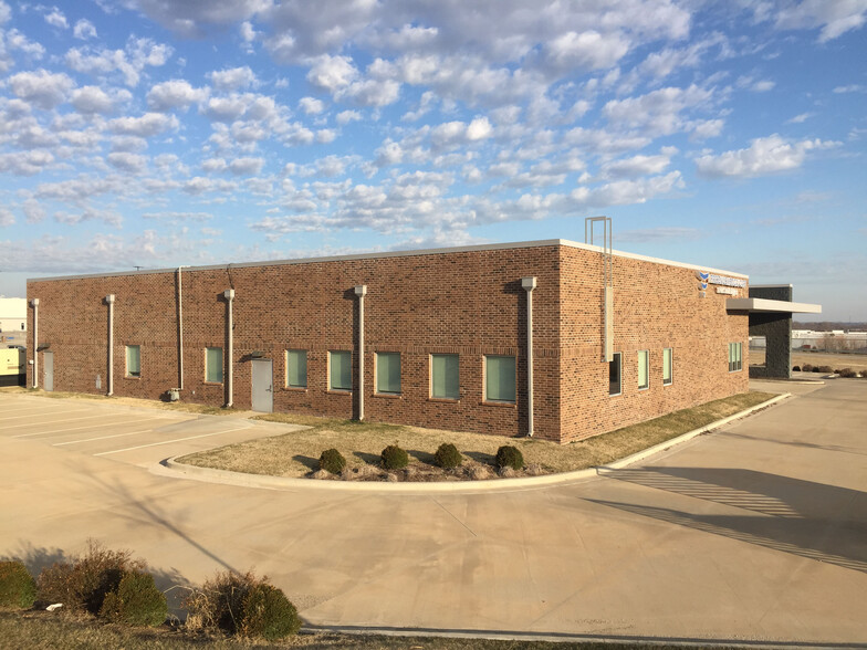 2526 S Main St, Fort Scott, KS for lease - Building Photo - Image 3 of 15