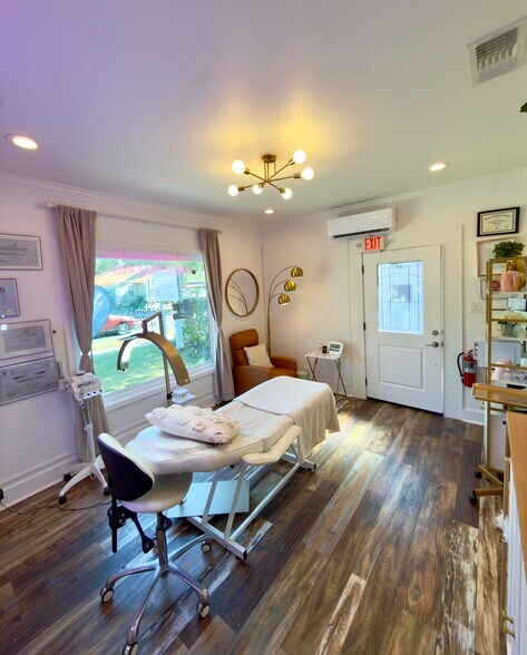 2303 E Cesar Chavez St, Austin, TX à louer - Photo du bâtiment - Image 3 de 7