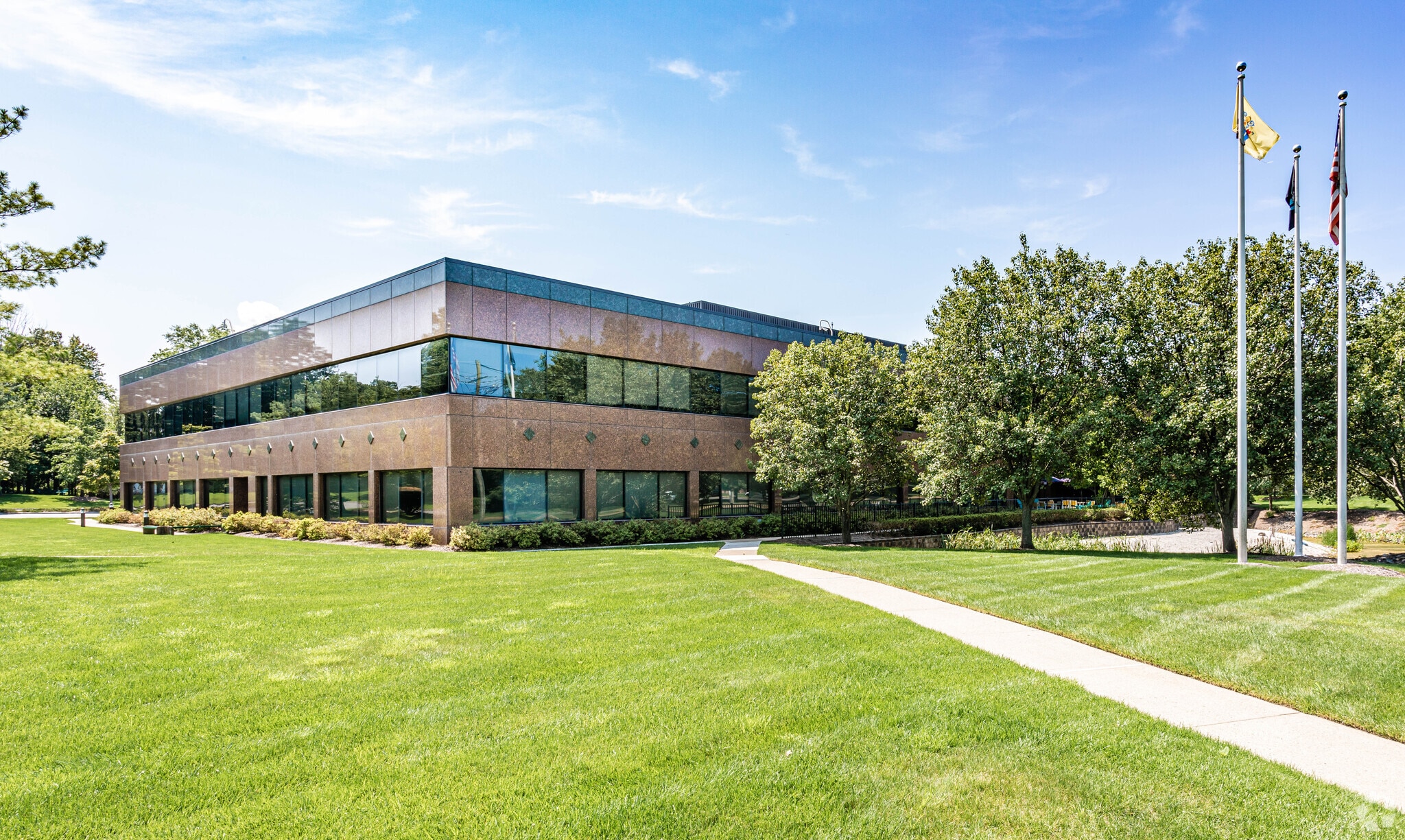 11 Philips Pky, Montvale, NJ à louer Photo principale- Image 1 de 8