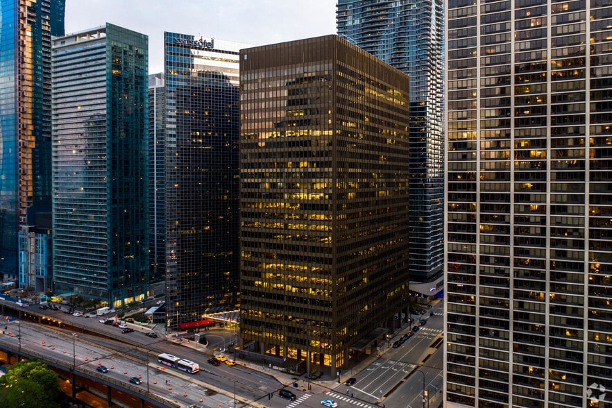 303 E Wacker Dr, Chicago, IL for lease - Building Photo - Image 2 of 19