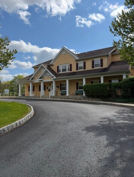 66 Buck Rd, Southampton, PA à louer - Photo du bâtiment - Image 2 de 34