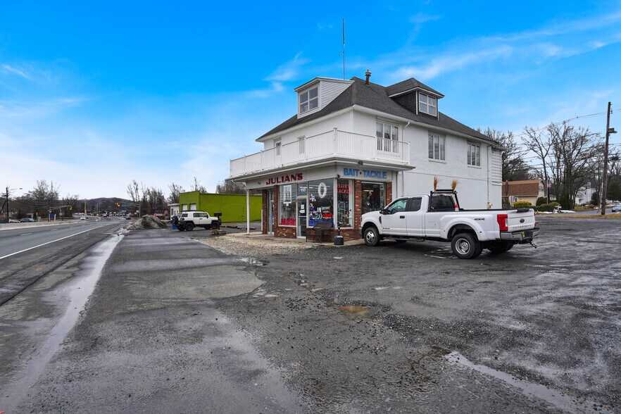 990 Highway 36, Atlantic Highlands, NJ à vendre - Photo du bâtiment - Image 3 de 15