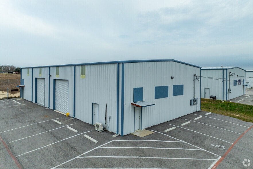 1000 County Road 308, Jarrell, TX for sale - Primary Photo - Image 1 of 28