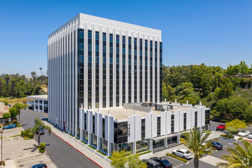 1400 N Harbor Blvd, Fullerton, CA à louer - Photo du bâtiment - Image 2 de 6