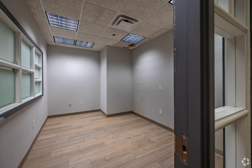 2181 Grand Ave, Cincinnati, OH for lease - Interior Photo - Image 2 of 21