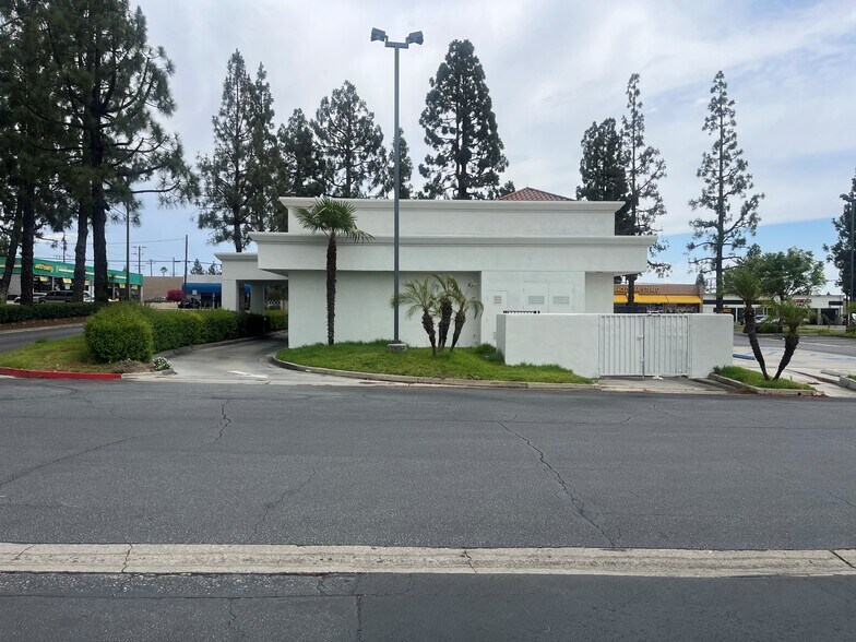 8950-8970 Central Ave, Montclair, CA for lease - Building Photo - Image 2 of 5