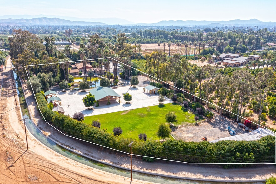 2083 Grace St, Riverside, CA for sale - Aerial - Image 2 of 35