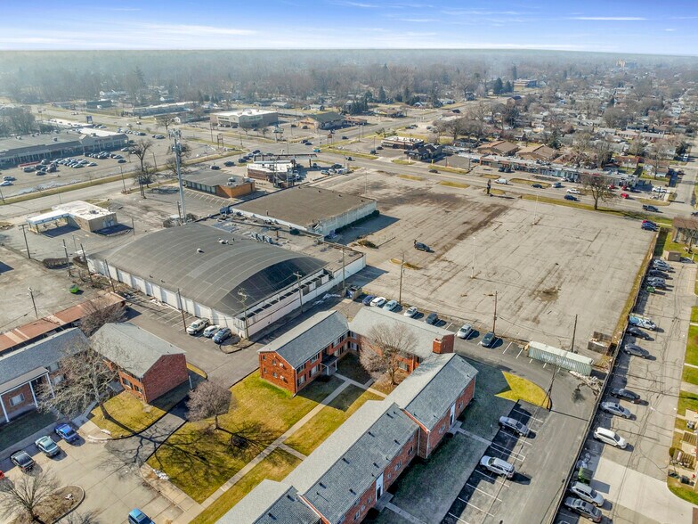 300 N Inkster Rd, Dearborn Heights, MI à louer - Photo du bâtiment - Image 3 de 8