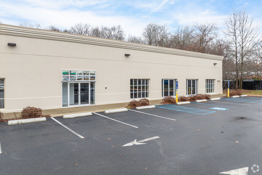 721 Long Hill Rd, Groton, CT for lease - Building Photo - Image 3 of 8