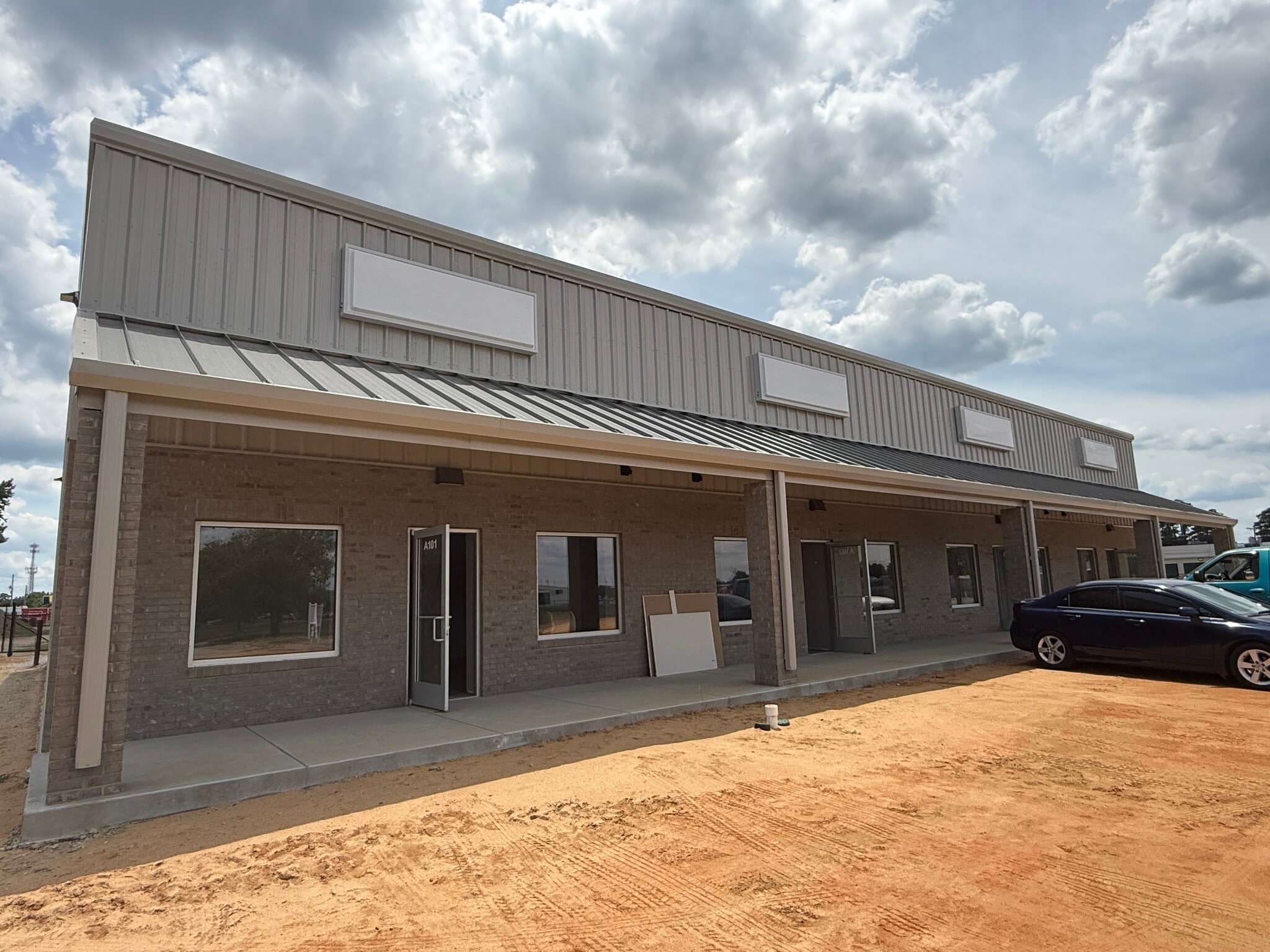 1001 Woodridge Dr, Lumberton, NC for lease Primary Photo- Image 1 of 3