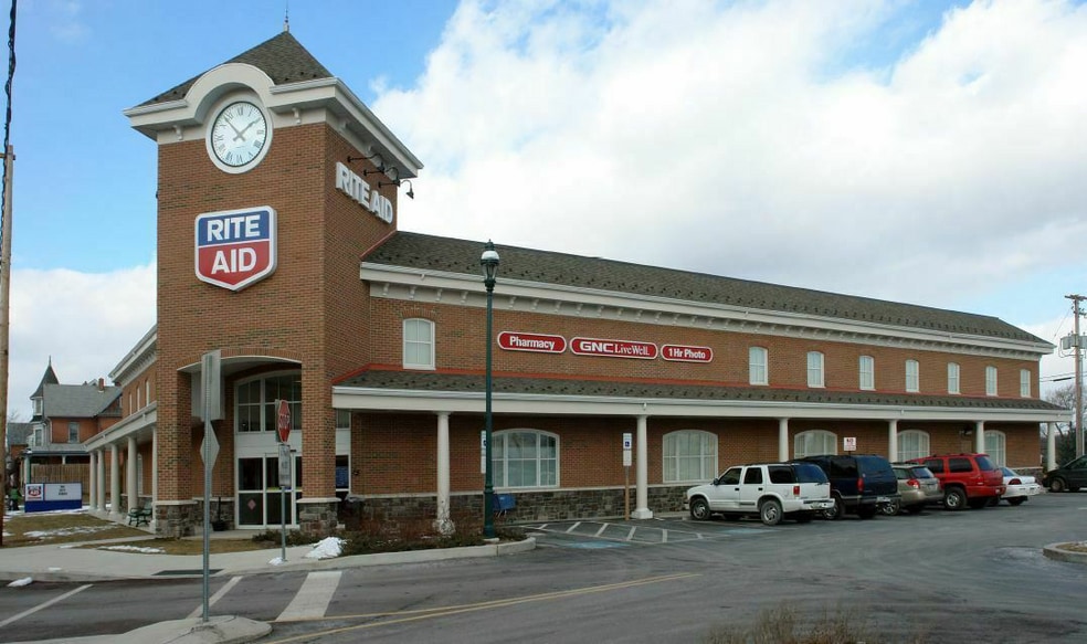 350 Main St, Pennsburg, PA for lease - Building Photo - Image 3 of 8