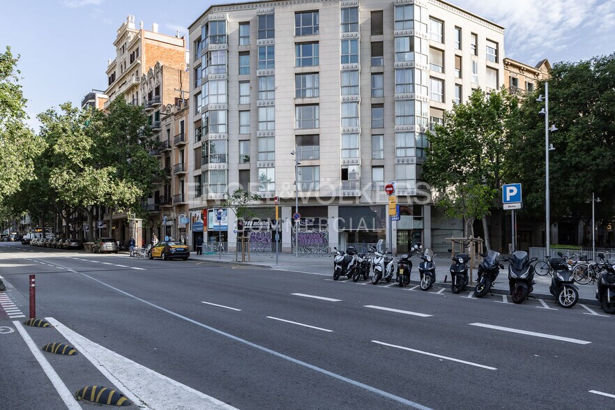 Commerce de détail dans Barcelone, Barcelona à louer - Photo du bâtiment - Image 3 de 8