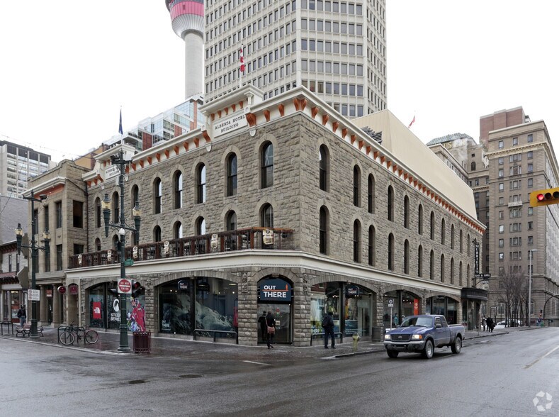 808 1st St SW, Calgary, AB à louer - Photo du bâtiment - Image 2 de 9