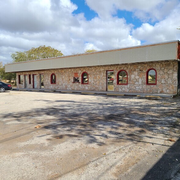 2200-2204 S WW White Rd, San Antonio, TX à louer - Photo principale - Image 1 de 54