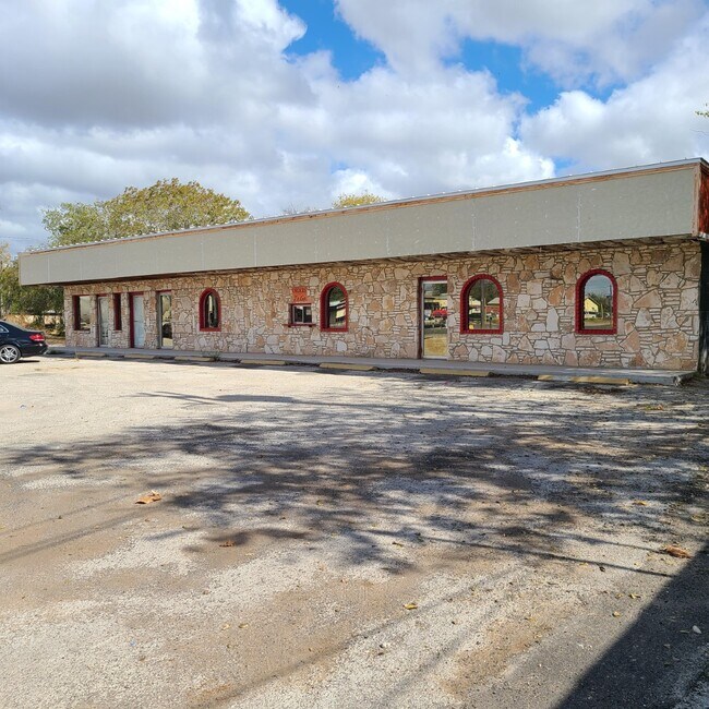 Plus de détails pour 2200-2204 S WW White Rd, San Antonio, TX - Commerce de détail à louer
