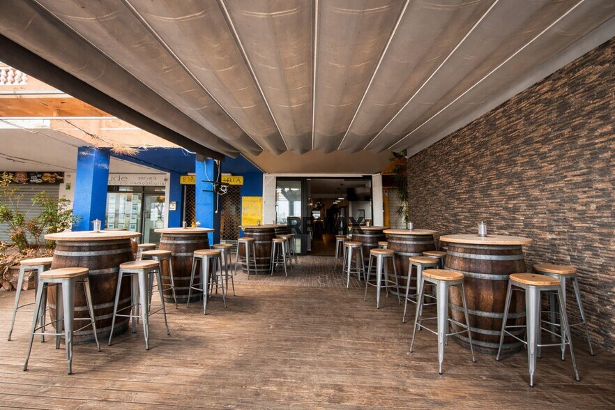 Retail in Castelló d'Empúries, Gerona for lease - Building Photo - Image 2 of 6