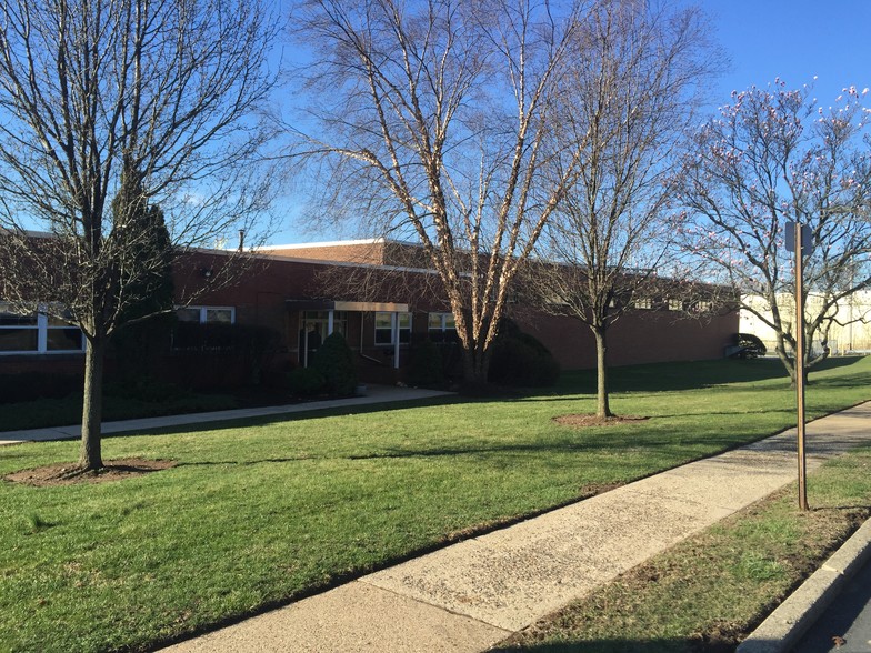 235 New York Dr, Fort Washington, PA for lease - Building Photo - Image 1 of 12