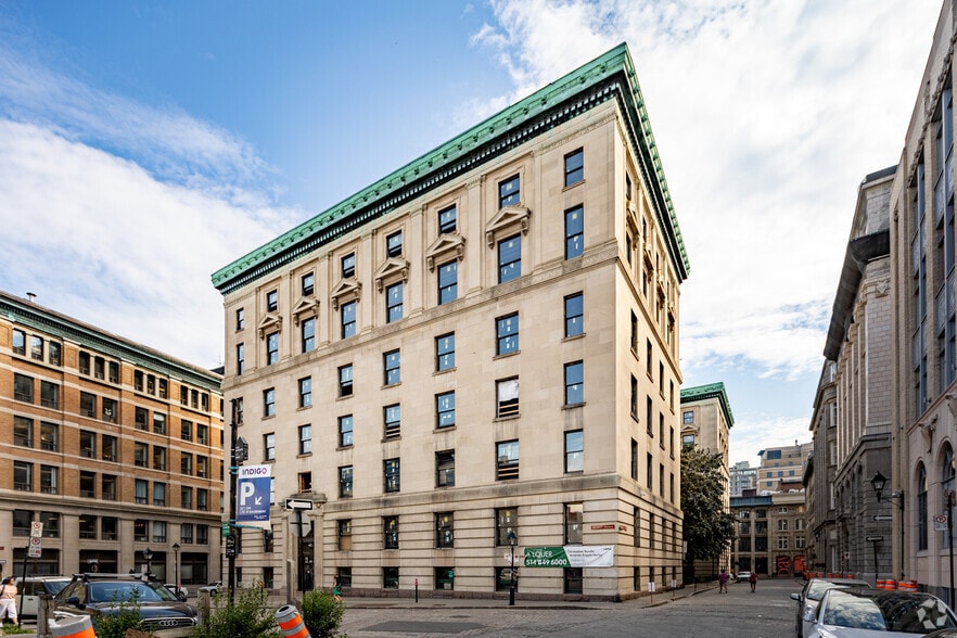 300 Rue Du Saint-Sacrement, Montréal, QC à louer - Photo du bâtiment - Image 3 de 5