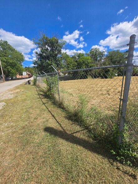 9999 Mill Street, Campton, KY for sale - Primary Photo - Image 1 of 4