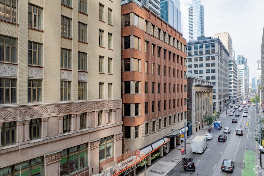 67 Richmond St W, Toronto, ON for lease - Building Photo - Image 2 of 24