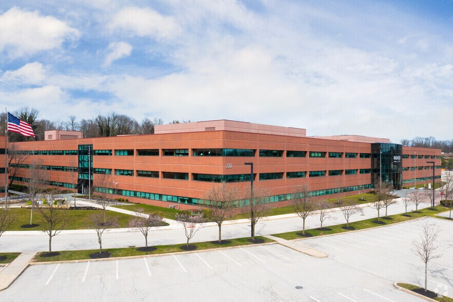 150 N Radnor Chester Rd, Radnor, PA à louer - Photo du bâtiment - Image 3 de 8