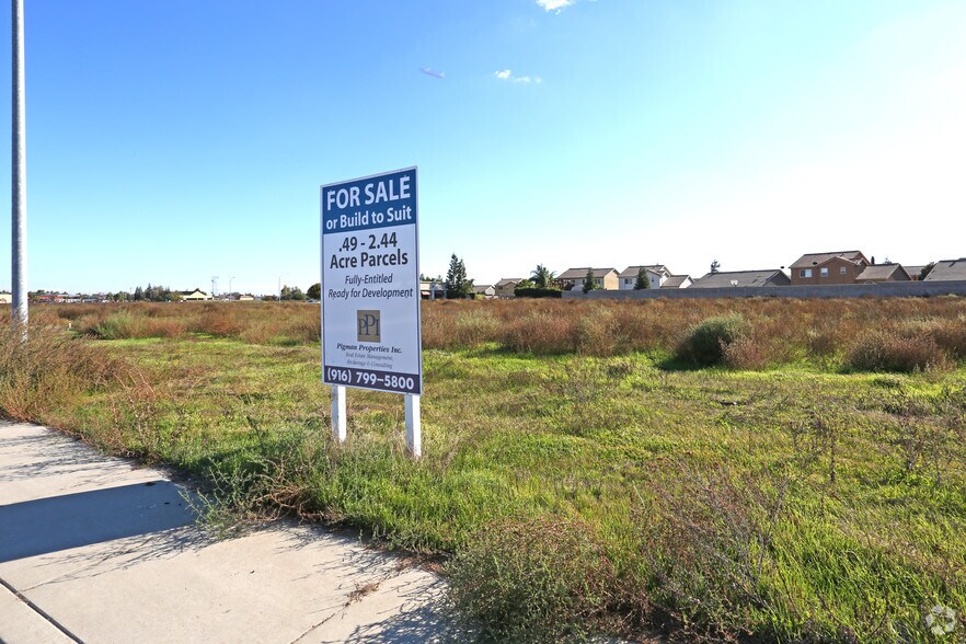6 Commercial lots for sale in Atwater portefeuille de 6 propriétés à vendre sur LoopNet.ca - Photo principale - Image 3 de 8