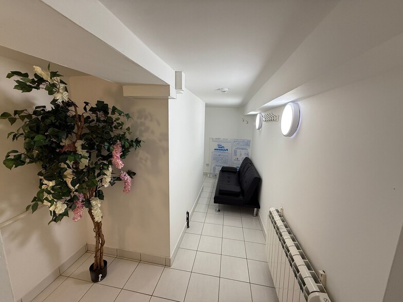 28-28A Scot Ln, Doncaster for lease - Building Photo - Image 2 of 5