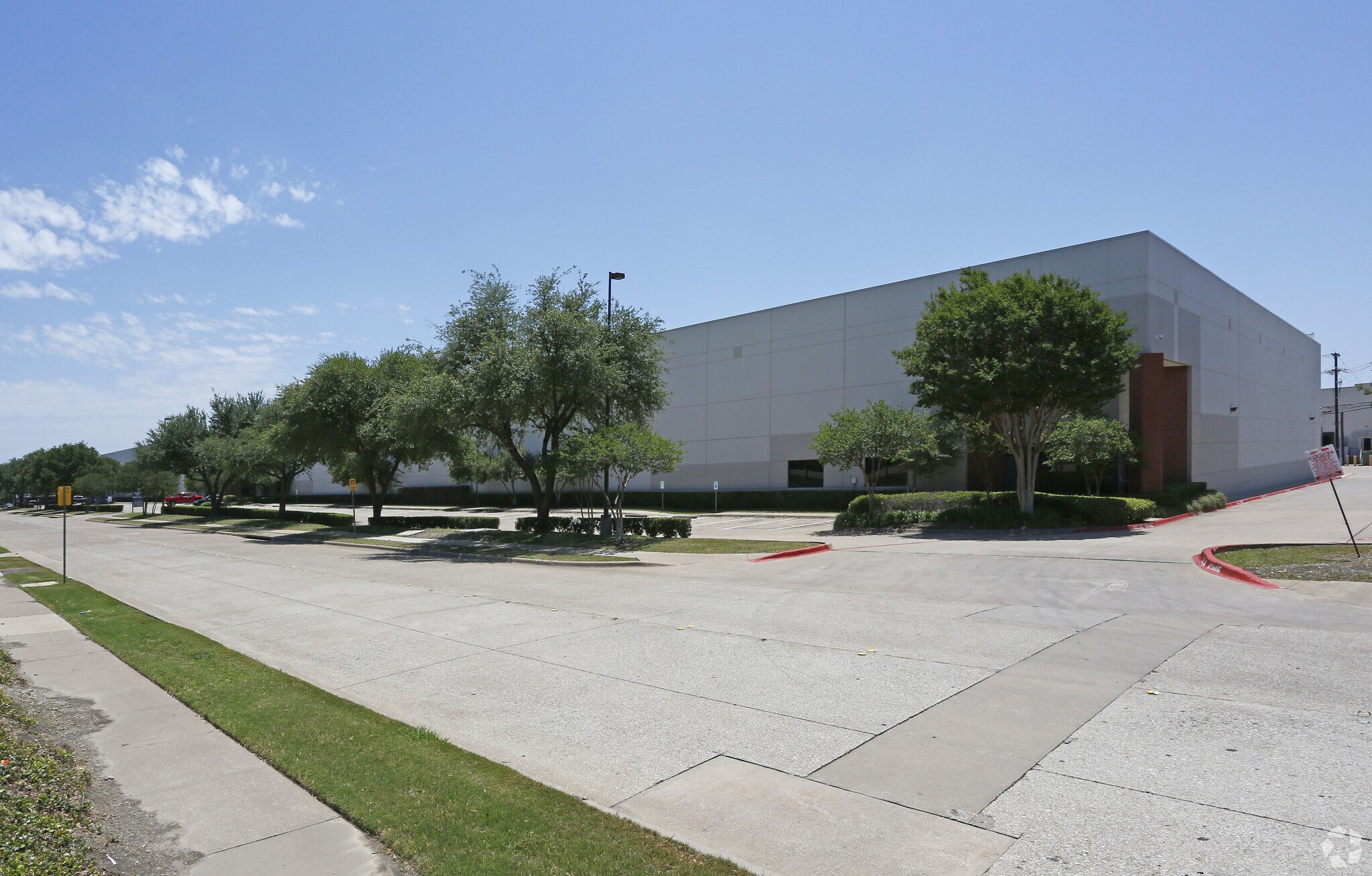 1700 Summit Ave, Plano, TX à louer Photo du bâtiment- Image 1 de 16