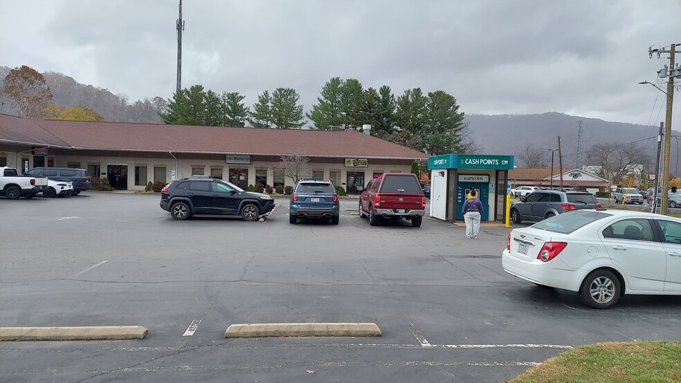 1896 S Main St, Waynesville, NC à vendre - Photo du bâtiment - Image 2 de 7