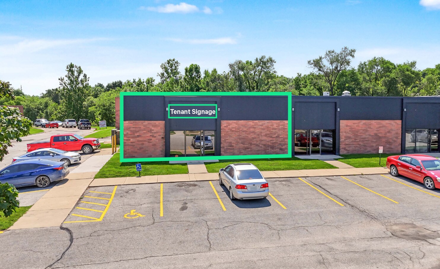 7700 University Blvd, Clive, IA à louer Photo du bâtiment- Image 1 de 7