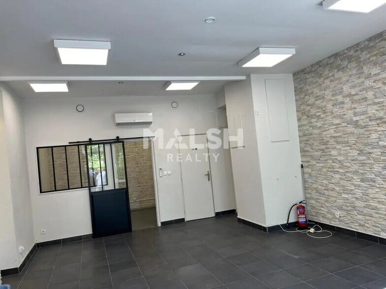 Commerce de détail dans Villeurbanne à louer - Photo intérieure - Image 3 de 4