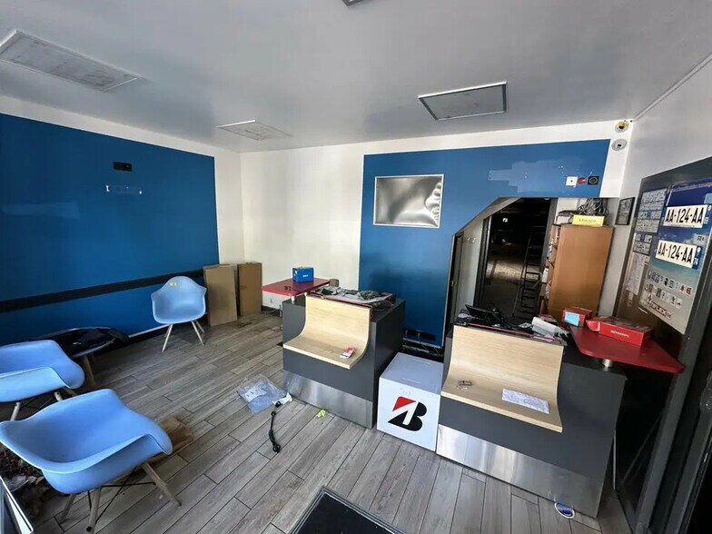 Retail in Maisons-Alfort for lease - Interior Photo - Image 2 of 4