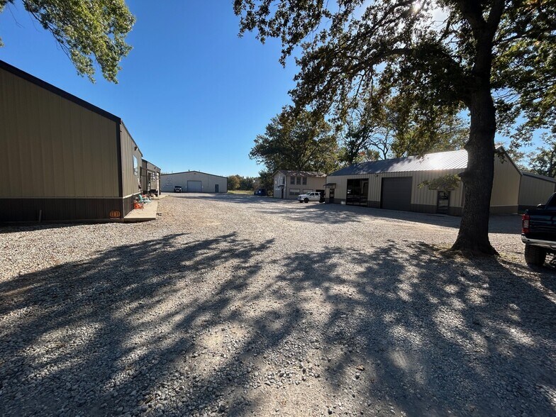 121 Greenwood Cut Off Rd, Weatherford, TX à louer - Photo du bâtiment - Image 2 de 7