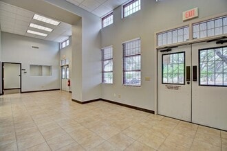 21232 Gathering Oak, San Antonio, TX for lease Interior Photo- Image 2 of 2