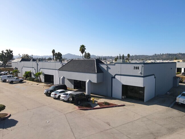 Plus de détails pour 208 Greenfield Dr, El Cajon, CA - Industriel à louer