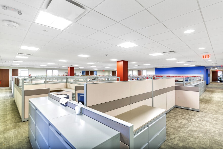 4 Tri Harbor Ct, Port Washington, NY for sale - Building Photo - Image 3 of 17