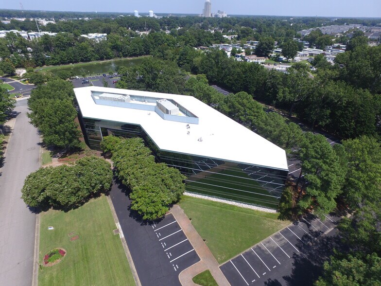 5041 Corporate Woods Dr, Virginia Beach, VA à louer - Photo du bâtiment - Image 2 de 21