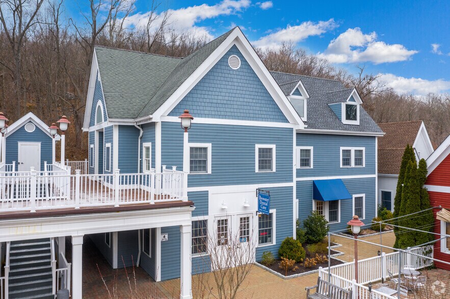 400 Clock Tower Commons, Brewster Village, NY à louer - Photo du bâtiment - Image 2 de 5