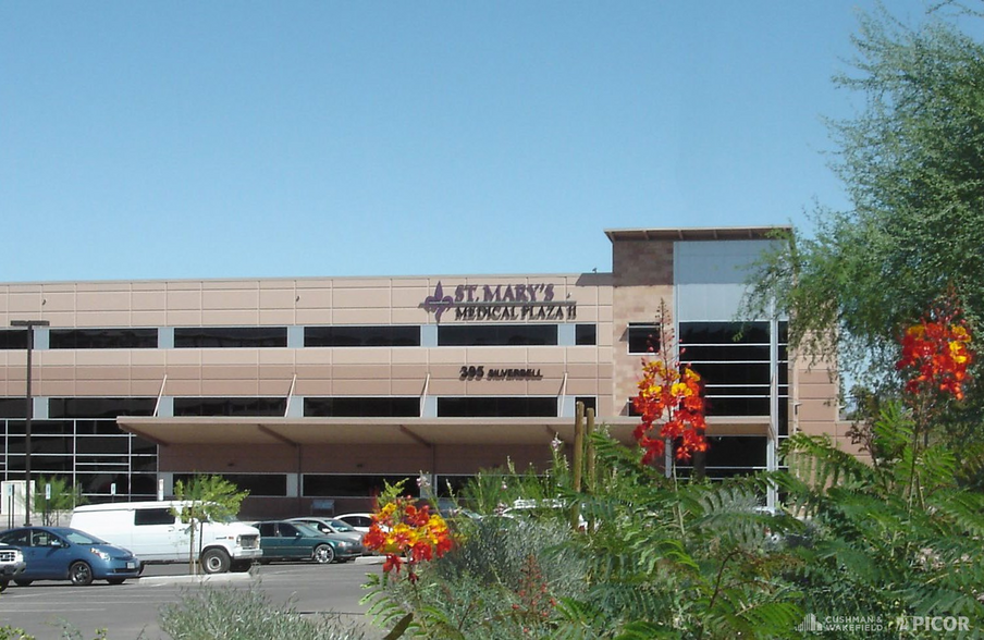 395 N Silverbell Rd, Tucson, AZ à louer - Photo du bâtiment - Image 1 de 3