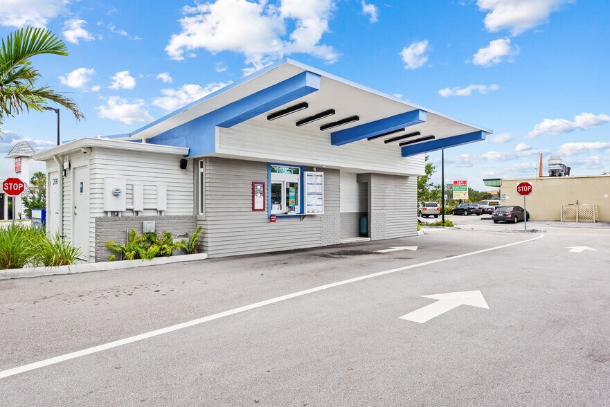 2690 N Andrews Ave, Wilton Manors, FL à vendre - Photo du bâtiment - Image 2 de 19