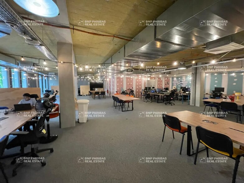 Office in Marseille for lease - Interior Photo - Image 3 of 7