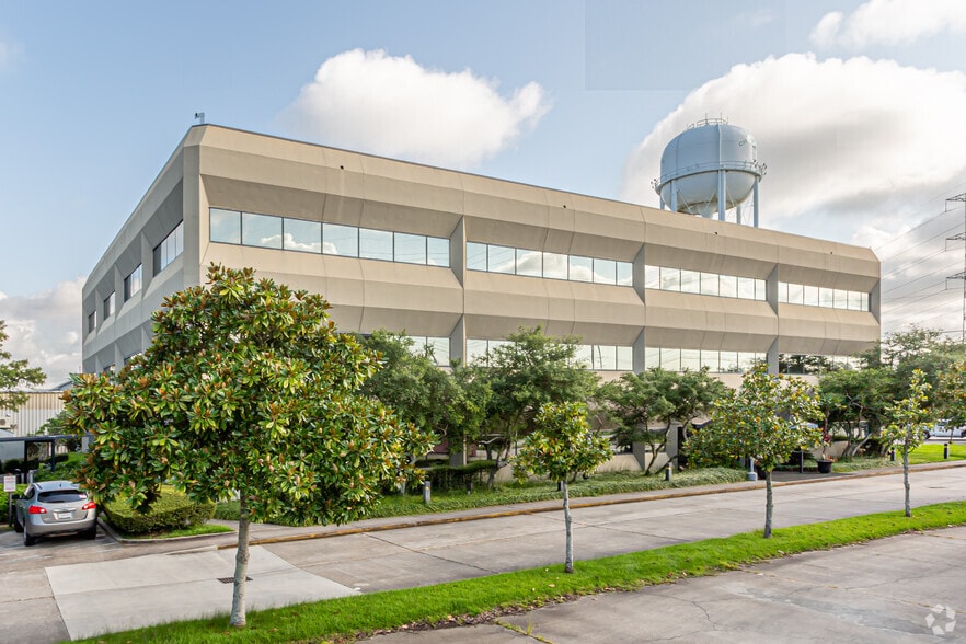 2550 Belle Chasse Hwy, Gretna, LA à louer - Photo du bâtiment - Image 2 de 3