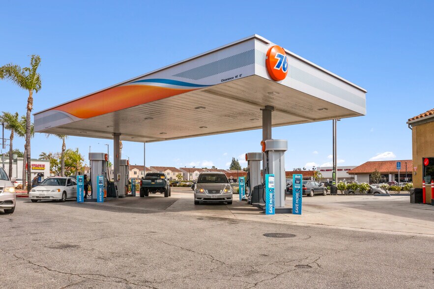 4702 Riverside Dr, Chino, CA à vendre - Photo du bâtiment - Image 2 de 8