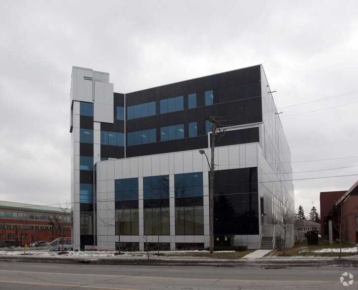 685 Sheppard Ave E, Toronto, ON à louer - Photo du bâtiment - Image 3 de 16