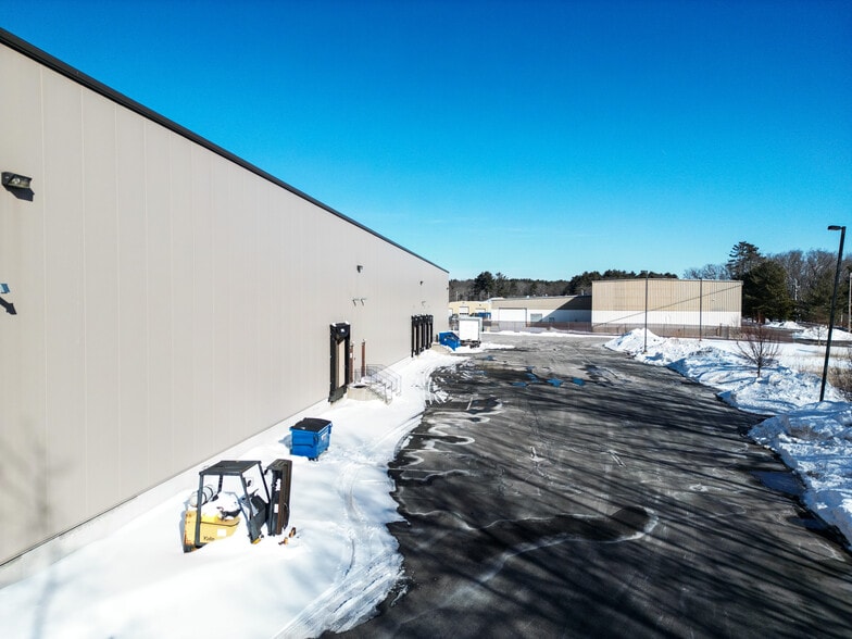 30 Log Bridge Rd, Middleton, MA for sale - Building Photo - Image 3 of 11