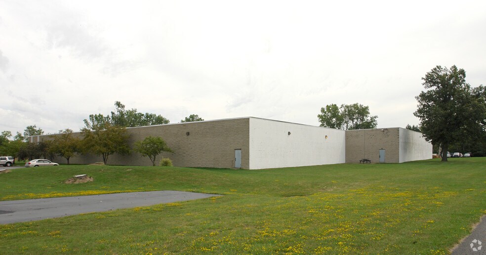 375 Commerce Dr, Buffalo, NY à louer - Photo du bâtiment - Image 3 de 14
