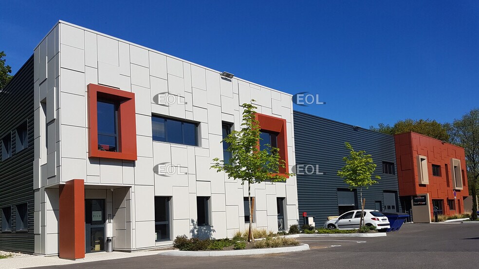 Flex dans Dardilly à louer - Photo du bâtiment - Image 1 de 15