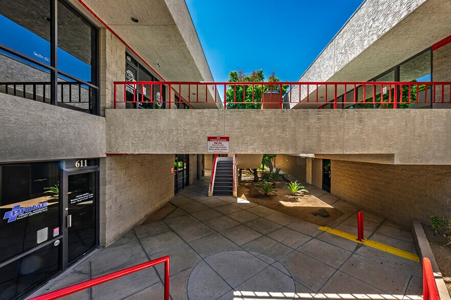 7725 N 43rd Ave, Phoenix, AZ à louer - Photo du bâtiment - Image 2 de 5