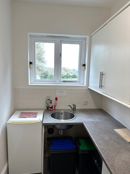 Abbey Barn Ln, High Wycombe à louer - Photo du bâtiment - Image 3 de 5