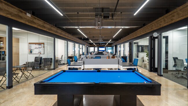 Plus de détails pour 6380 NE 4th Ave, Miami, FL - Bureau à louer